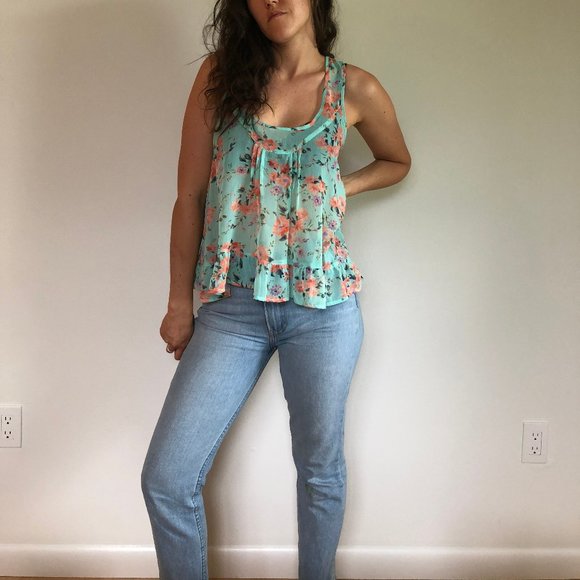 Black Poppy flowered flowy tank - Picture 2 of 6